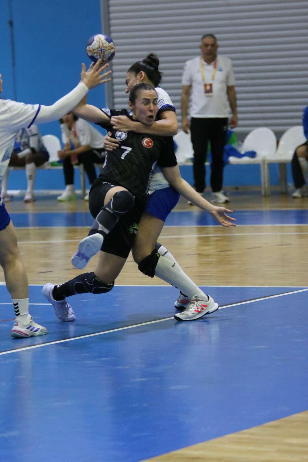 Armada Praxis Yalıkavak, Evinde Hata Yapmadı: Ortahisar Engelini 28-26 ile Aştı 12